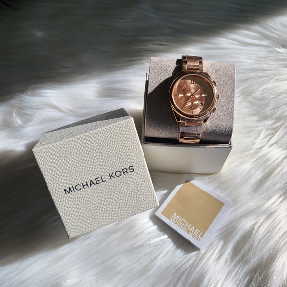 Michael Kors Women's Rose Gold Watch - Picture 1 of 5